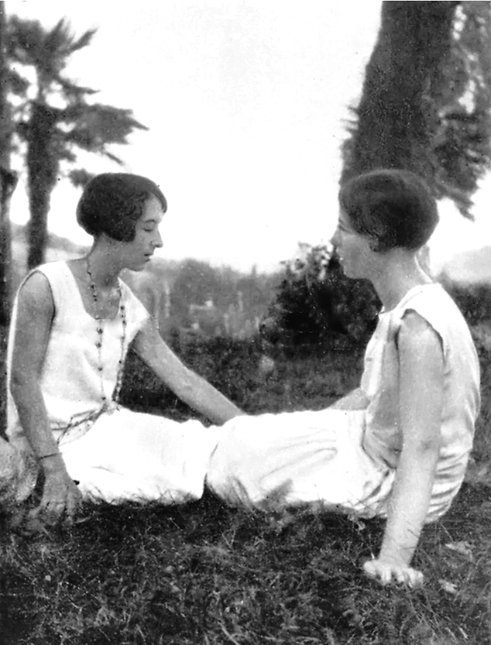 010_Zaza & Simone. Gagnepan. September 1928 © Association Élisabeth Lacoin : L'Herne